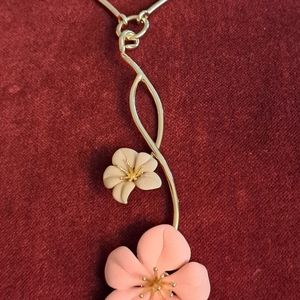 REBECCA MINKOFF NWOT Bloom Matte Flower & Goldtone Necklace